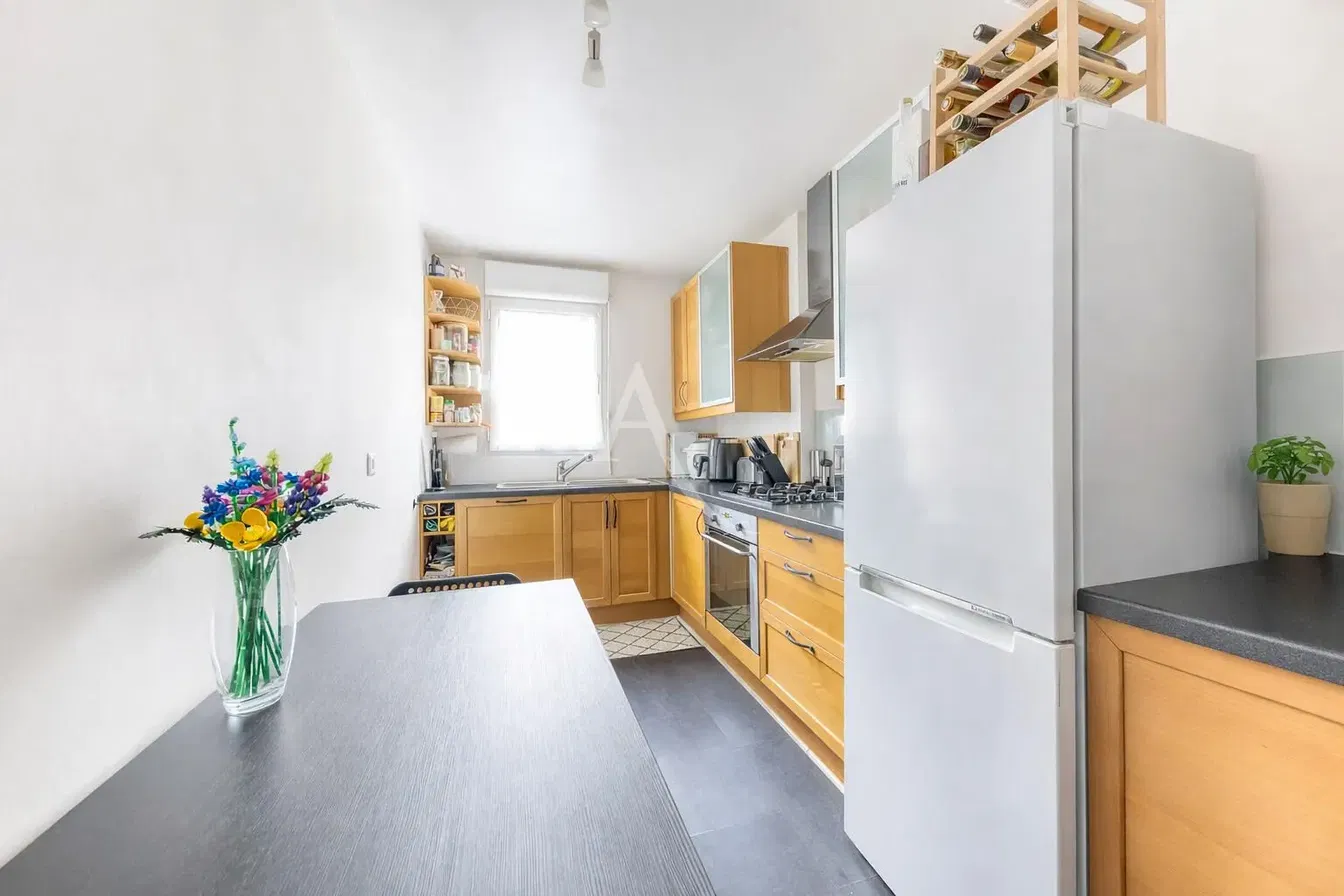 Cuisine; électroménager, lumière naturelle, style moderne