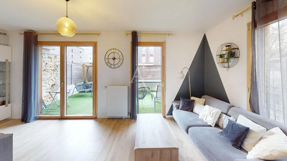 Wohnzimmer; tageslicht, holzboden, moderner stil