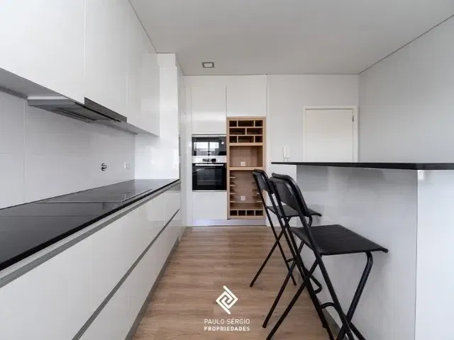 Küche; küchengeräte, holzboden, renoviert, tageslicht