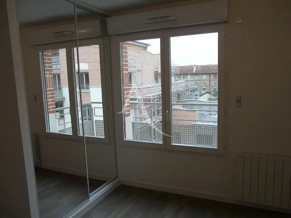 Schlafzimmer; blick, holzboden, tageslicht