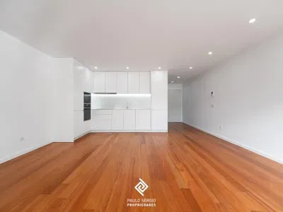 Küche; holzboden, tageslicht, renoviert