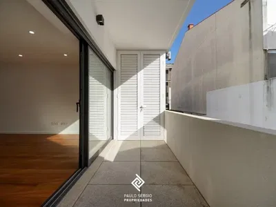 Balkon; holzboden, tageslicht