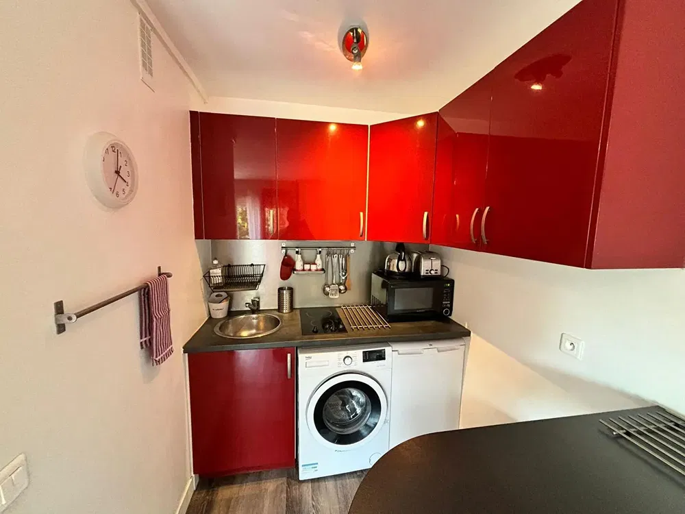 Cuisine; électroménager, lumière naturelle, style moderne