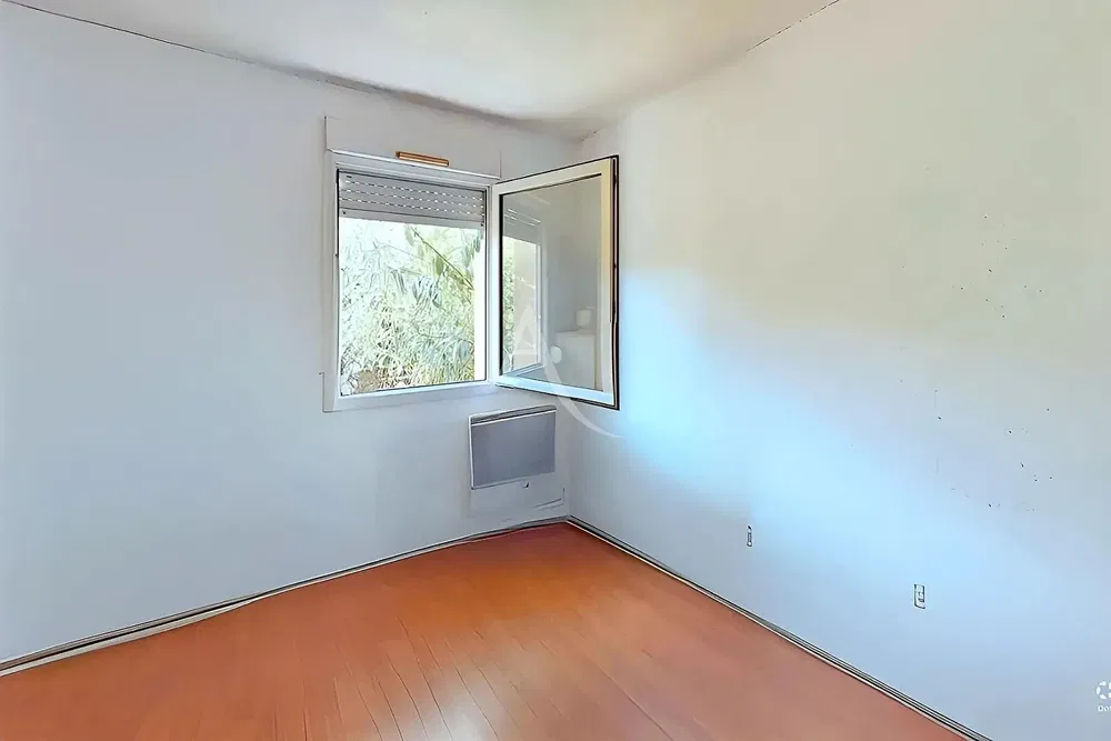 Chambre; vue, parquet, lumière naturelle