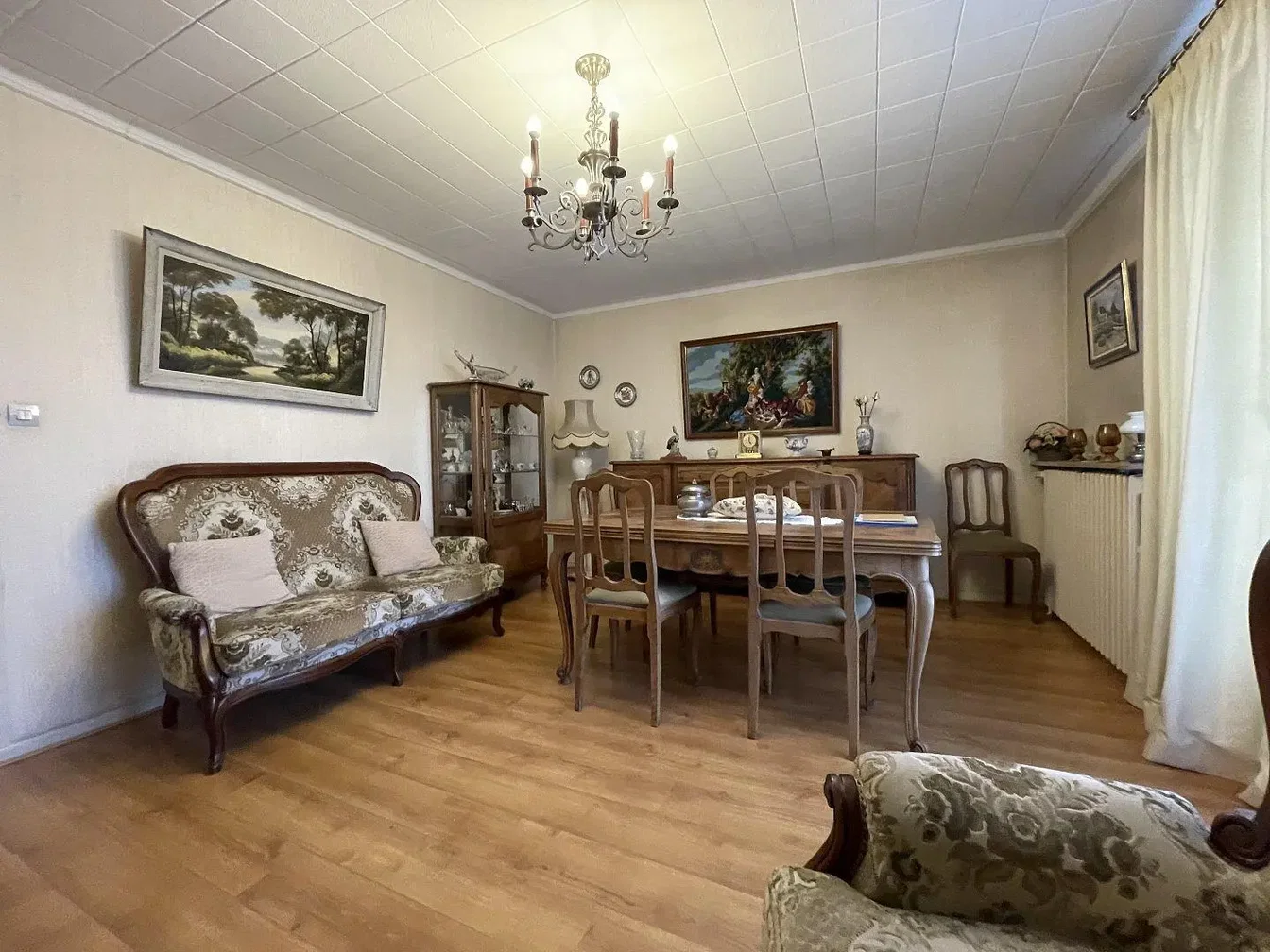 Dnevni boravak; drveni pod, rustikalni stil