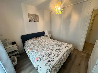 Bedroom; natural light, modern style