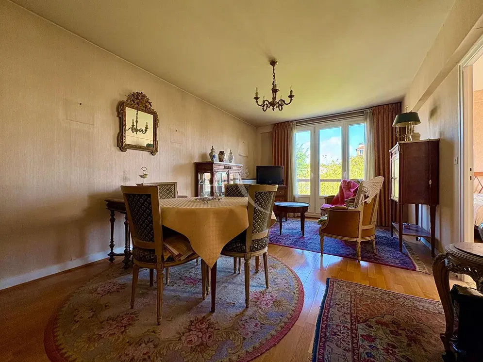 Salon; lumière naturelle, style rustique