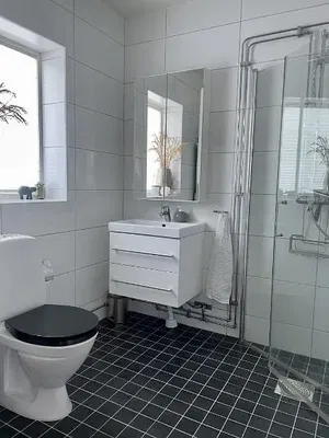 Salle de bain; carrelage, lumière naturelle, rénové