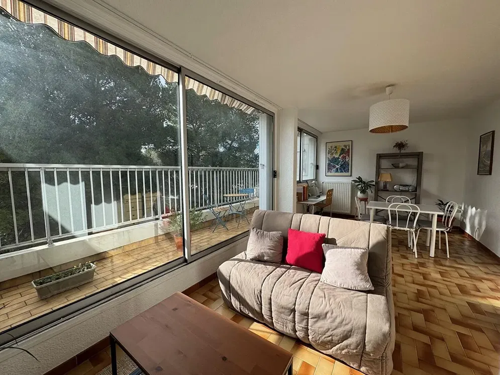 Дневна соба; поглед, природно светло