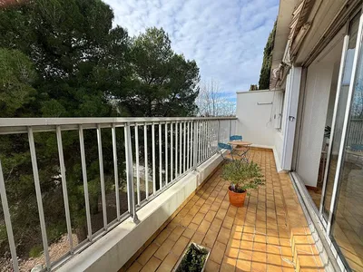 Балкон; плочице, поглед, природно светло