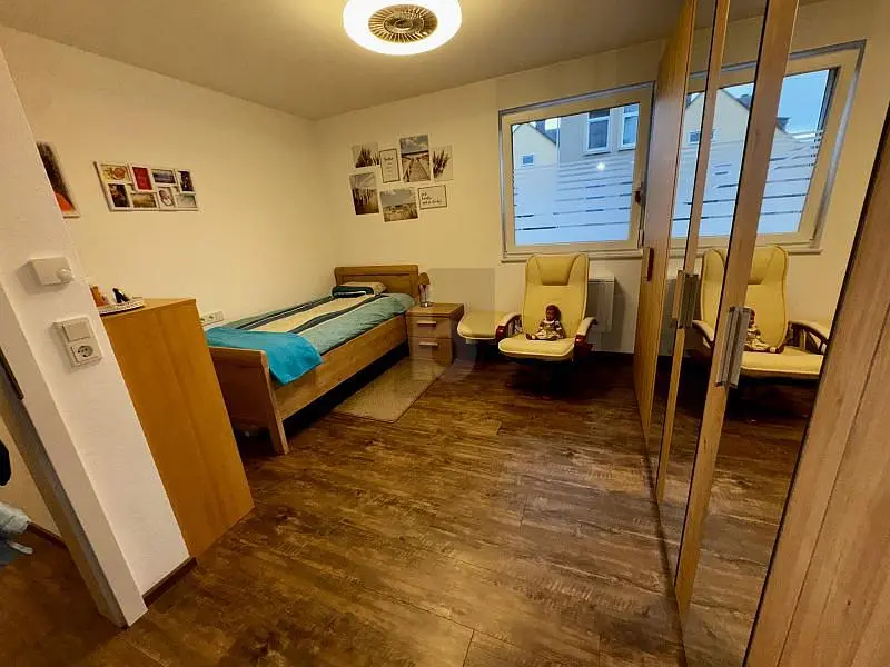 Bedroom; wood floor, natural light, modern style