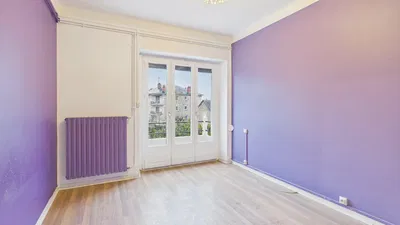 Chambre; vue, parquet, lumière naturelle