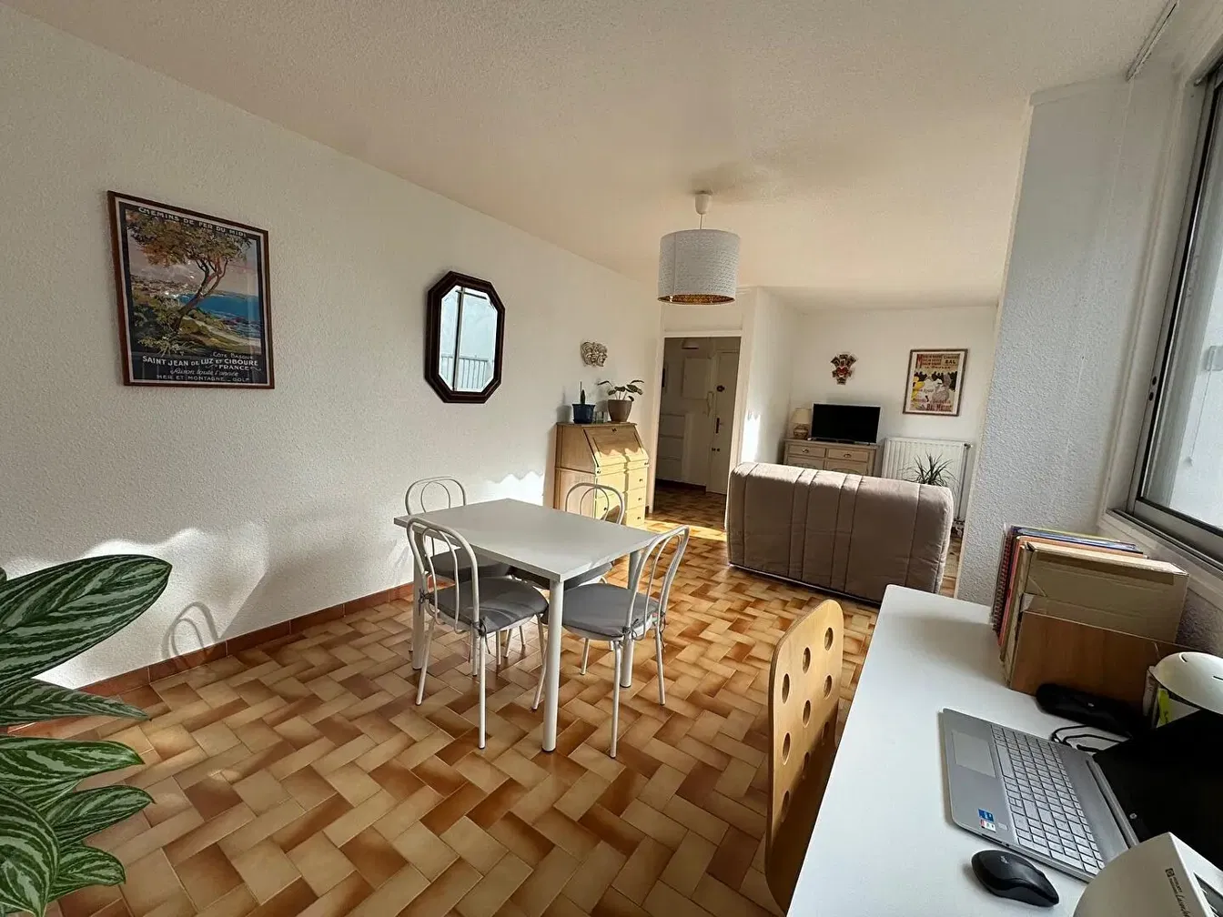 Дневна соба; природно светло, модерни стил