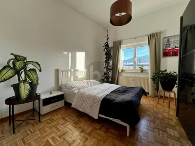 Schlafzimmer; tageslicht, holzboden