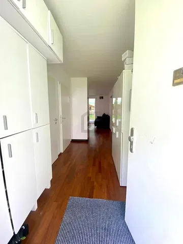 Garderobe; holzboden, tageslicht