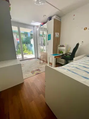 Schlafzimmer; tageslicht, holzboden