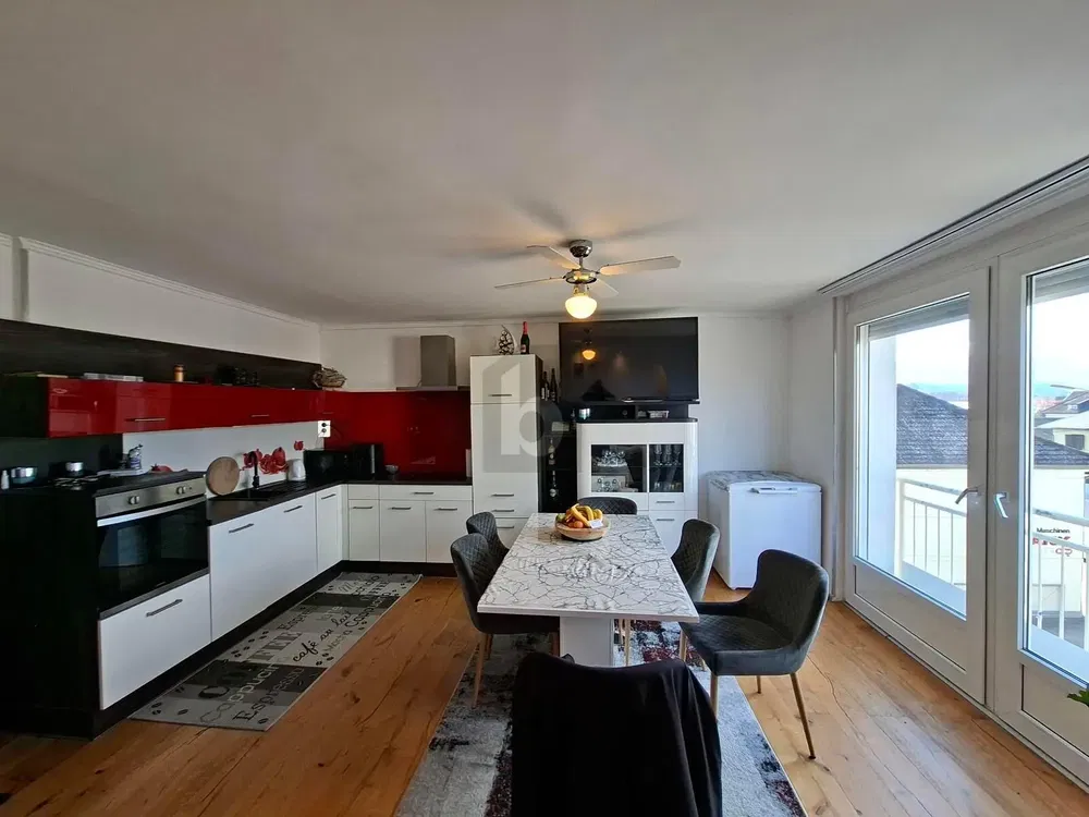 Küche; küchengeräte, tageslicht, moderner stil