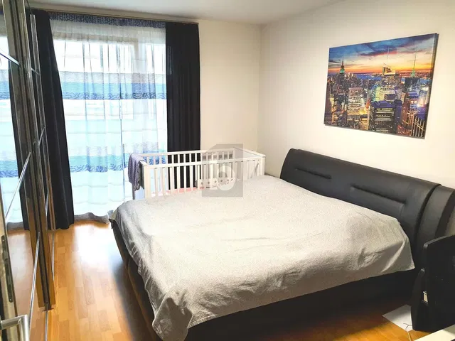 Schlafzimmer; tageslicht, holzboden