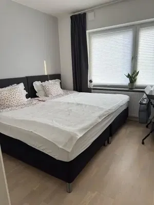 Chambre; lumière naturelle, parquet