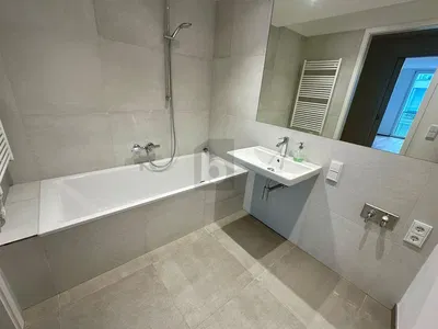 Badezimmer; fliesenboden, renoviert, tageslicht