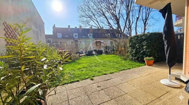 Haus und umgebung; tageslicht, blick
