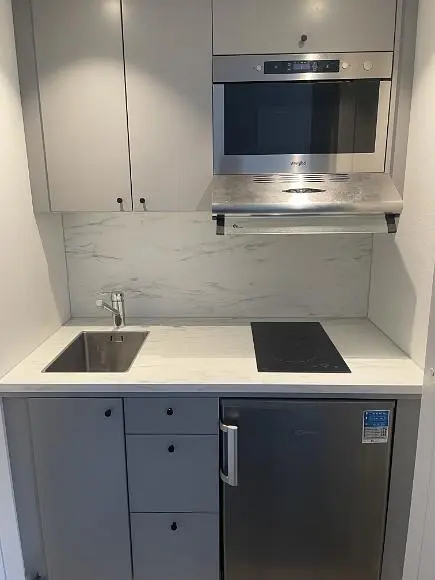 Küche; küchengeräte, renoviert, tageslicht, moderner stil