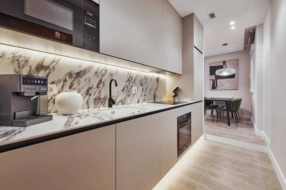 Mutfak; mutfak aletleri, modern stil, tadilatlı, doğal ışık