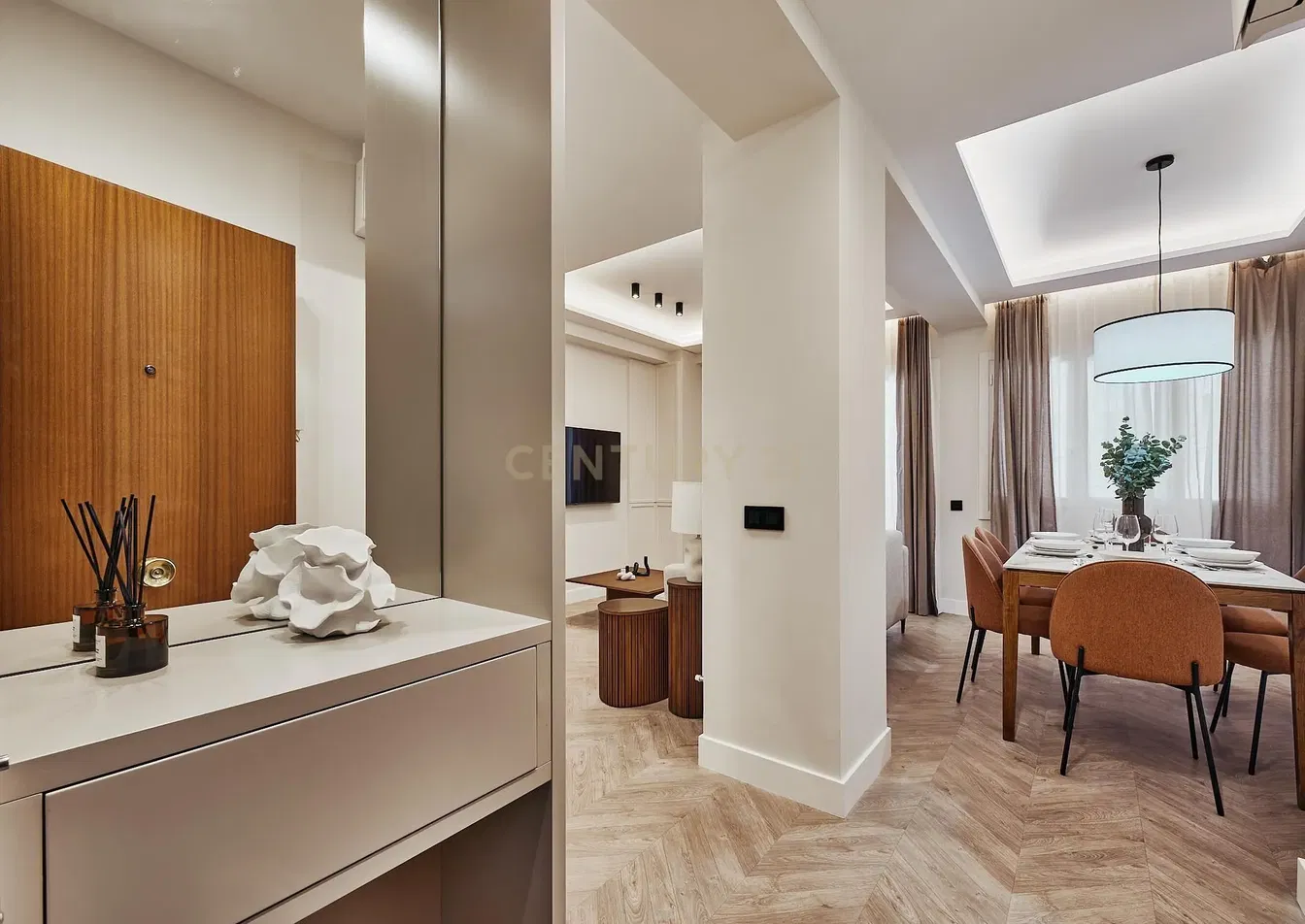 Wohnzimmer; moderner stil, holzboden, tageslicht, renoviert