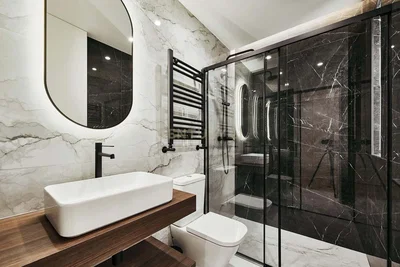 Baño; suelo de baldosas, renovado, luz natural, estilo moderno