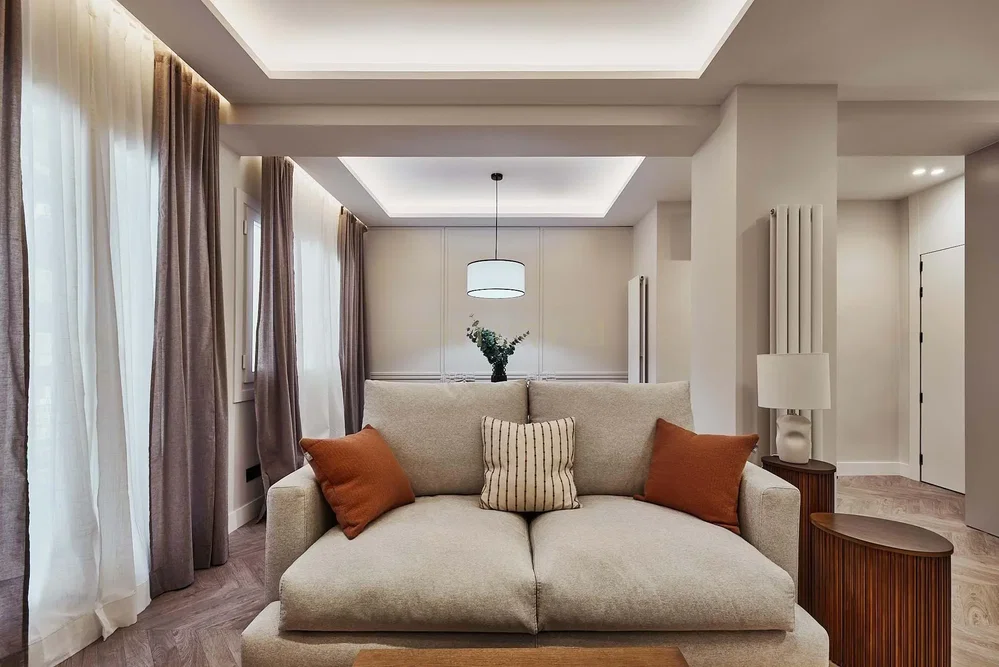 Salón; luz natural, estilo moderno