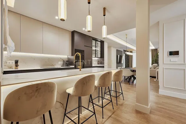 Kitchen; kitchen appliances, natural light, modern style