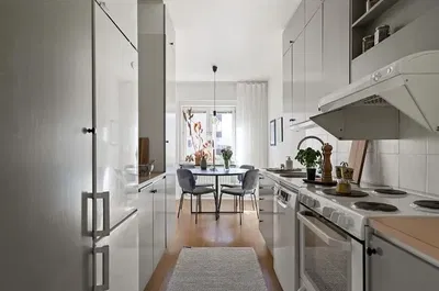 Küche; küchengeräte, tageslicht, moderner stil