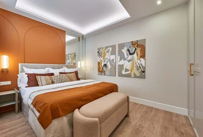 Yatak odası; modern stil, ahşap zemin, doğal ışık