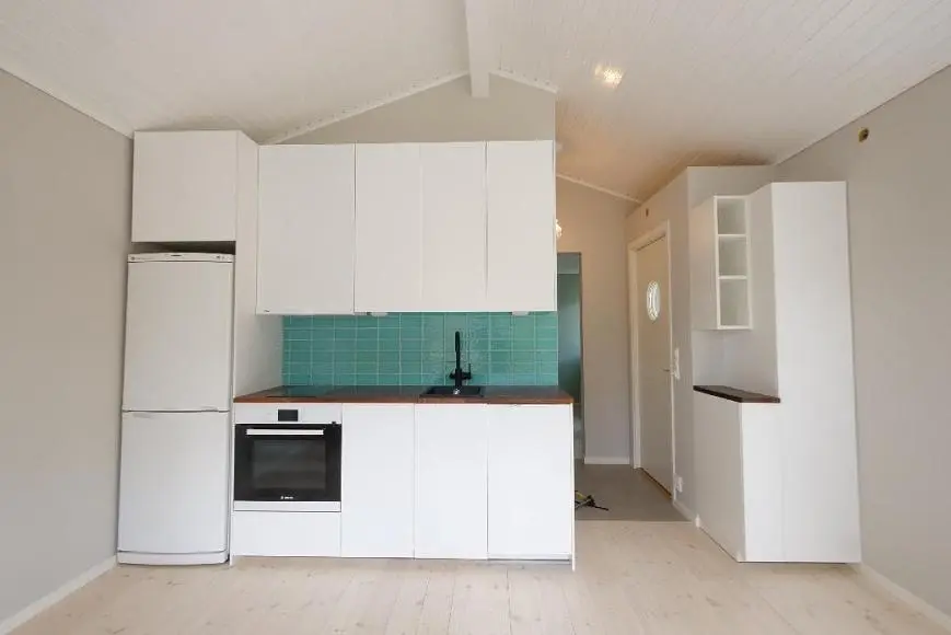 Küche; küchengeräte, fliesenboden, holzboden, tageslicht