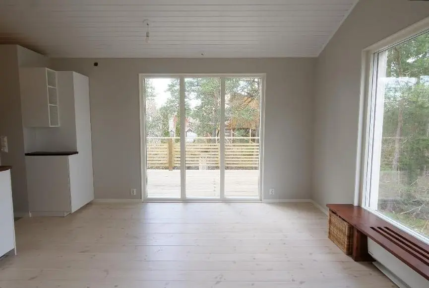 Wohnzimmer; blick, holzboden, tageslicht