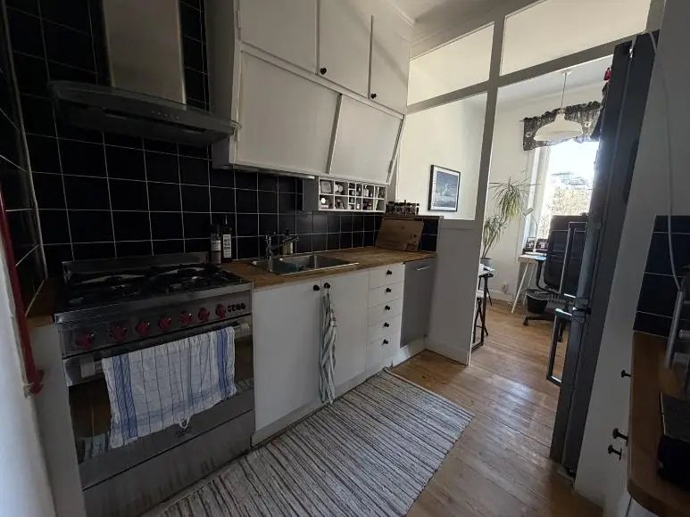 Küche; holzboden, tageslicht, moderner stil