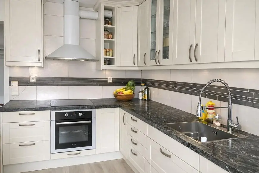 Cuisine; électroménager, lumière naturelle