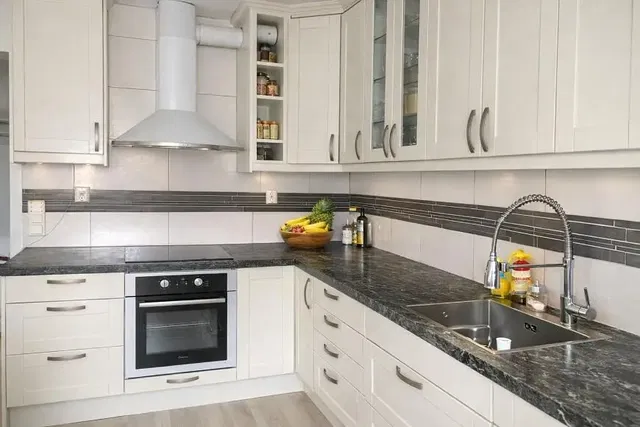 Küche; küchengeräte, tageslicht