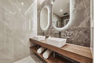 Banyo; fayans zemin, tadilatlı, doğal ışık, modern stil