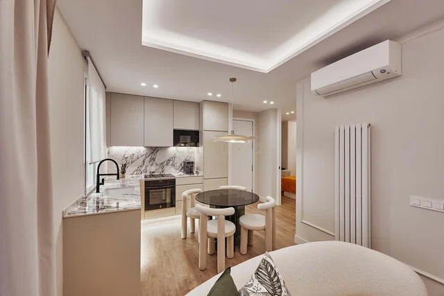 Mutfak; mutfak aletleri, doğal ışık, modern stil, tadilatlı