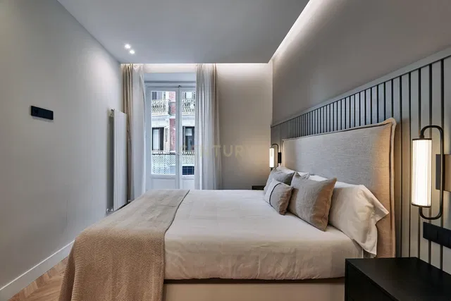 Bedroom; natural light, modern style