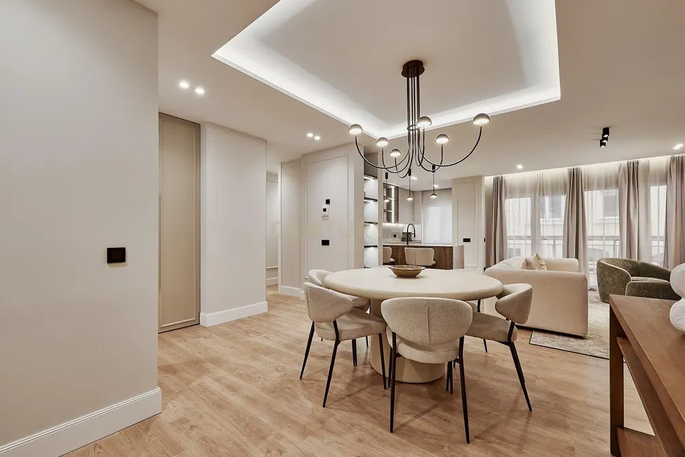 Wohnzimmer; moderner stil, holzboden, tageslicht, renoviert