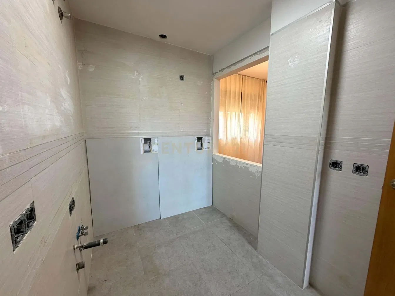 Kupaonica; pločice, potrebna renovacija