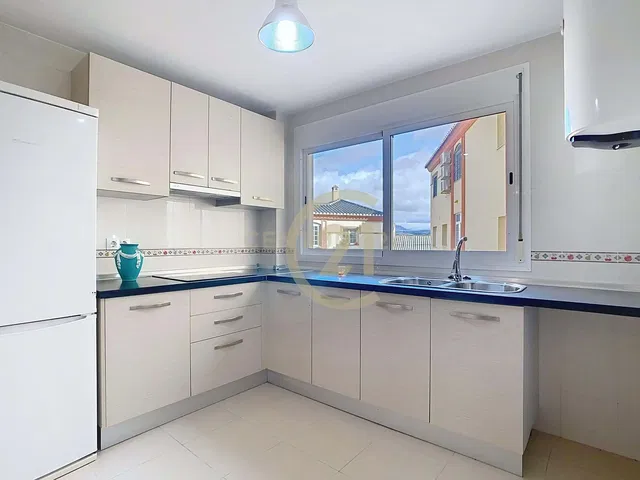 Kitchen; kitchen appliances, view, natural light