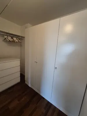 Kammer; holzboden, tageslicht