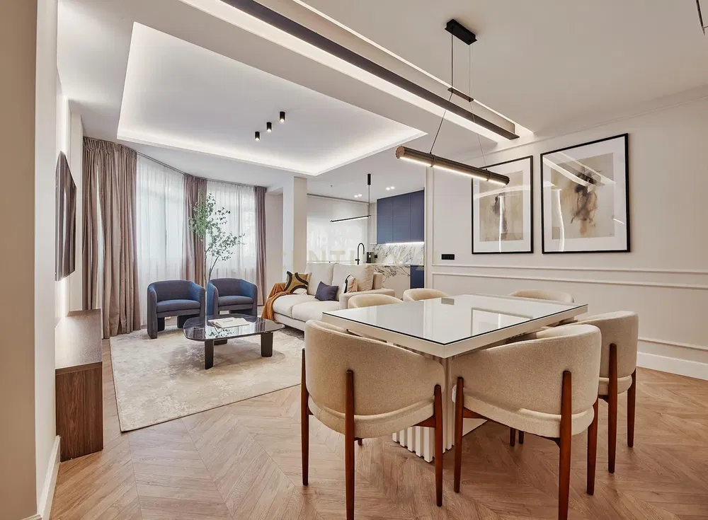 Wohnzimmer; moderner stil, holzboden, tageslicht, renoviert