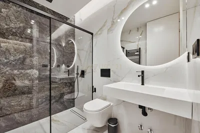 Badezimmer; renoviert, tageslicht, moderner stil, fliesenboden