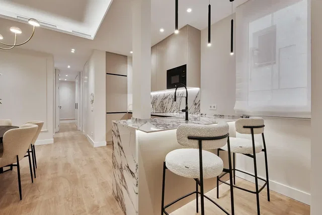 Mutfak; modern stil, tadilatlı, doğal ışık