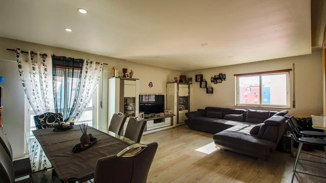 Salón; luz natural, estilo moderno