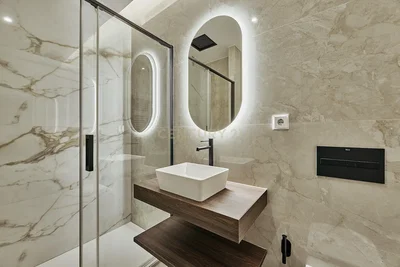 Banyo; tadilatlı, fayans zemin, doğal ışık, modern stil